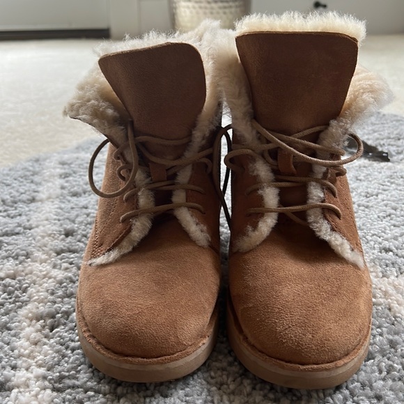 UGG Quincy Women’s Twinface Sheepskin Lace Up Booties - Size 7 - Picture 3 of 16